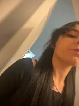 Petite moi online show from April 2, 2026, 12:03 pm