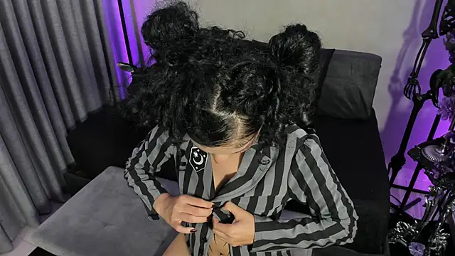 Morgan Hilll  online show from October 12, 2025, 1:10 pm