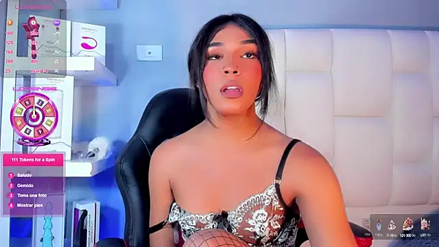 Snapshot of ValentinaMarinn chatting on January 22, 2025, 12:06 am ValentinaMarinn online show from January 22, 2025, 12:06 am