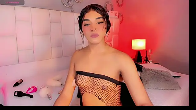 Snapshot of ValentinaMarinn chatting on February 20, 2025, 11:43 pm ValentinaMarinn online show from February 20, 2025, 11:43 pm
