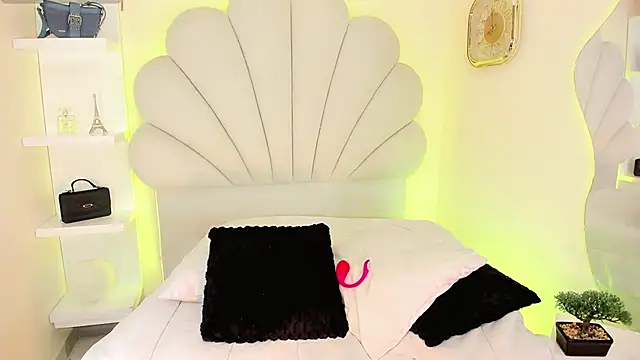 Snapshot of ValentinaMarinn chatting on September 19, 2025, 9:15 pm ValentinaMarinn online show from September 19, 2025, 9:15 pm