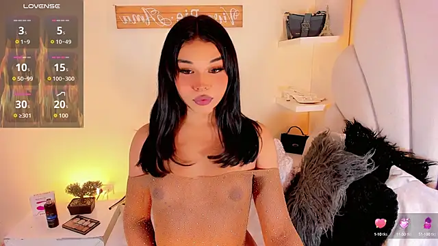 Snapshot of ValentinaMarinn chatting on October 9, 2025, 9:02 pm ValentinaMarinn online show from October 9, 2025, 9:02 pm