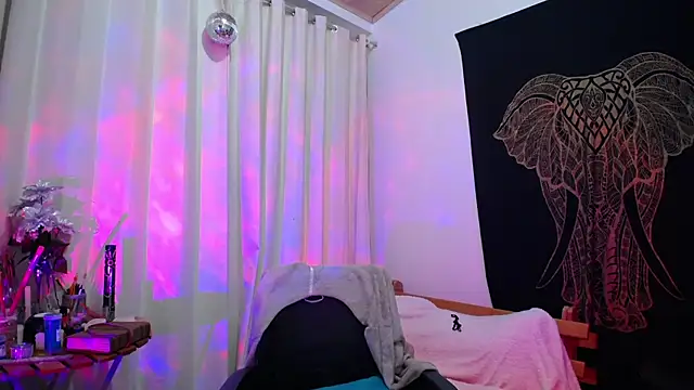 Snapshot of AmaRiv chatting on December 9, 2024, 11:13 pm AmaRiv online show from December 9, 2024, 11:13 pm