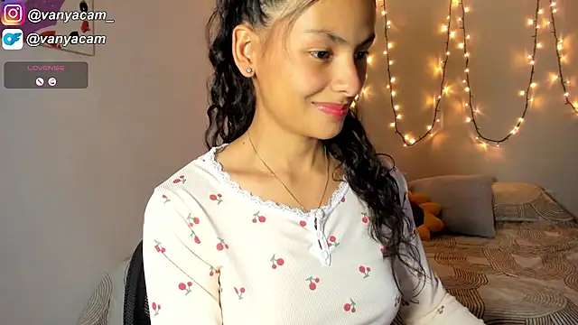 vanyacam  online show from April 3, 2026, 2:20 am