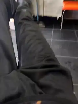 Juliano69xv online show from October 27, 2025, 6:12 pm