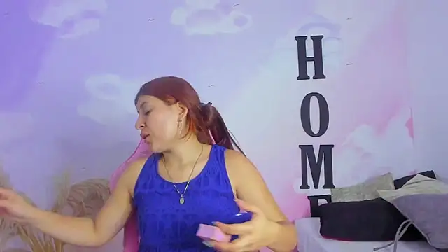 carolayrosse online show from February 4, 2025, 1:13 am