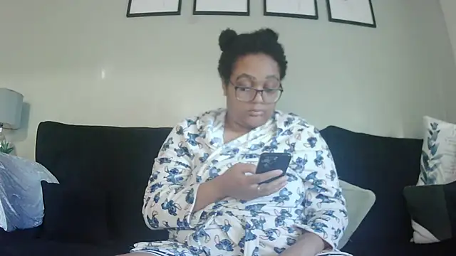 vanilla chocolate23 online show from October 24, 2025, 8:11 am