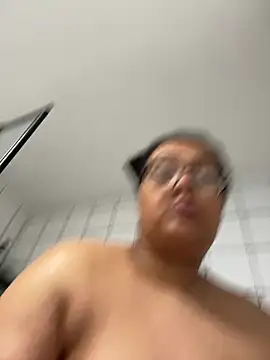 vanilla chocolate23 online show from February 20, 2026, 10:16 am