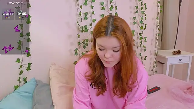 Snapshot of EnnySunrise chatting on January 1, 2025, 1:27 pm EnnySunrise online show from January 1, 2025, 1:27 pm