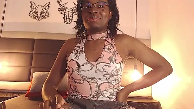 candy lovee69 online show from October 6, 2025, 9:01 pm