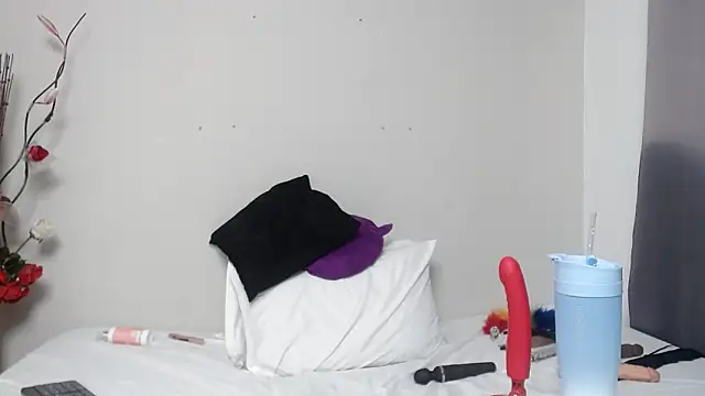 Nicol Love0 online show from January 25, 2025, 10:50 pm