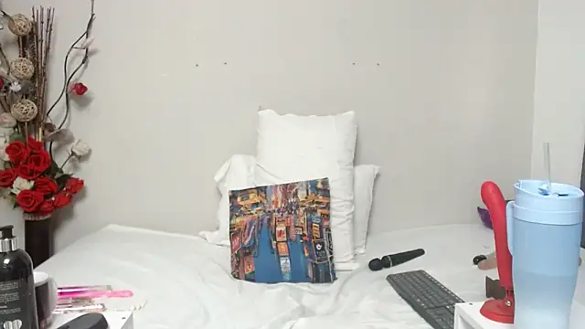 Nicol Love0 online show from February 3, 2025, 10:00 pm