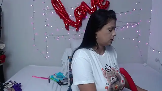 Nicol Love0 online show from February 22, 2025, 12:19 pm