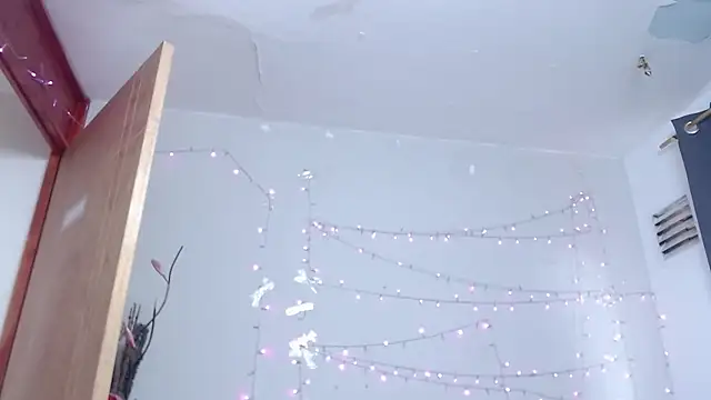 Nicol Love0 online show from March 12, 2025, 1:51 pm