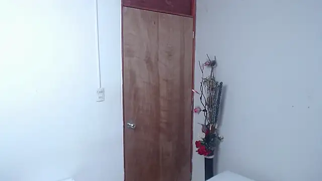 Nicol Love0 online show from March 19, 2025, 5:17 pm