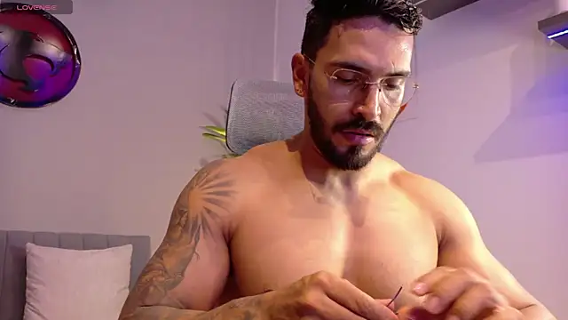 Snapshot of tony_muscle chatting on May 15, 2026, 8:16 pm tony muscle online show from May 15, 2026, 8:16 pm