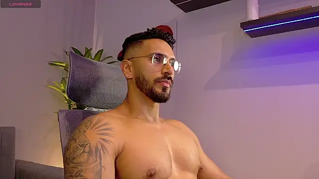 Snapshot of tony_muscle chatting on May 17, 2026, 12:12 pm tony muscle online show from May 17, 2026, 12:12 pm