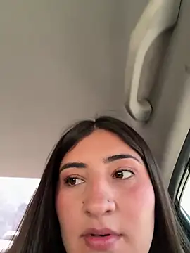 AhriCutte online show from February 6, 2025, 6:13 pm