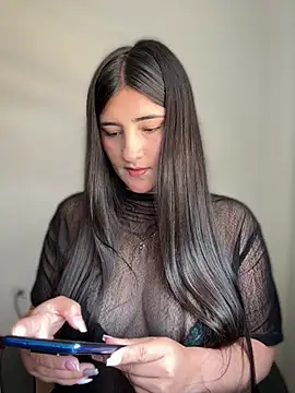 AhriCutte online show from February 28, 2025, 5:37 pm