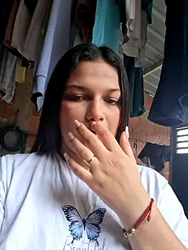 Snapshot of girl_milk1 chatting on February 8, 2026, 3:59 pm girl milk1 online show from February 8, 2026, 3:59 pm