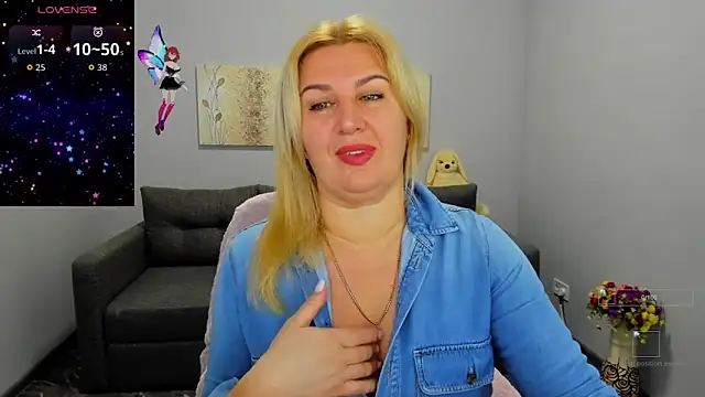 Lili Crossi online show from December 2, 2025, 6:41 am