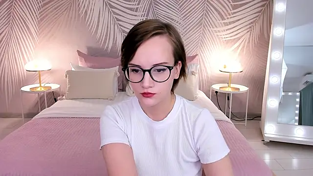 StellaGloww online show from February 3, 2025, 5:07 am