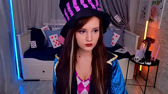 StellaGloww online show from October 31, 2025, 4:19 pm