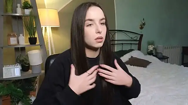 Snapshot of AuroraAksnesss chatting on February 13, 2025, 7:35 am AuroraAksnesss online show from February 13, 2025, 7:35 am