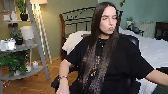 Snapshot of AuroraAksnesss chatting on February 13, 2025, 10:44 am AuroraAksnesss online show from February 13, 2025, 10:44 am