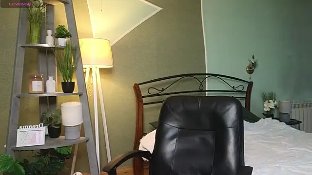 Snapshot of AuroraAksnesss chatting on March 5, 2025, 7:16 am AuroraAksnesss online show from March 5, 2025, 7:16 am