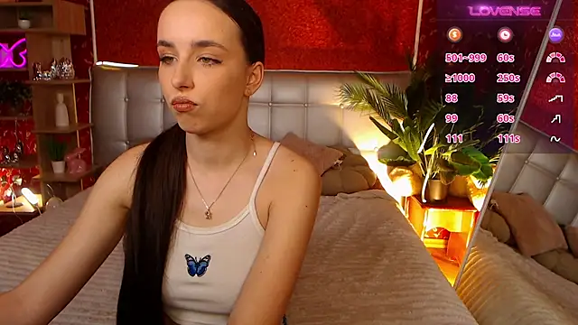 Snapshot of AuroraAksnesss chatting on March 17, 2025, 8:29 am AuroraAksnesss online show from March 17, 2025, 8:29 am