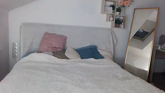 AuroraAksnesss online show from April 29, 2026, 9:21 pm