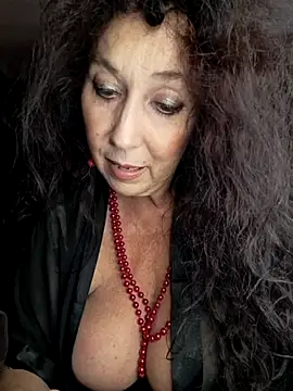 Snapshot of GypsyEsmeralda chatting on October 14, 2025, 3:57 pm GypsyEsmeralda online show from October 14, 2025, 3:57 pm