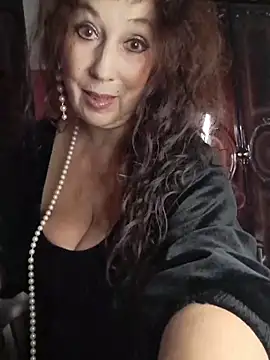 Snapshot of GypsyEsmeralda chatting on November 30, 2025, 11:03 am GypsyEsmeralda online show from November 30, 2025, 11:03 am