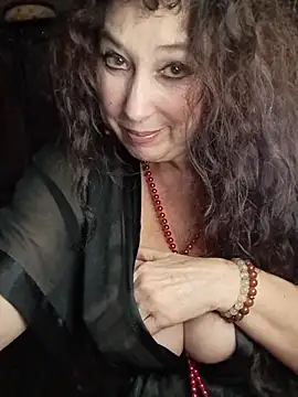 Snapshot of GypsyEsmeralda chatting on December 20, 2025, 5:31 pm GypsyEsmeralda online show from December 20, 2025, 5:31 pm