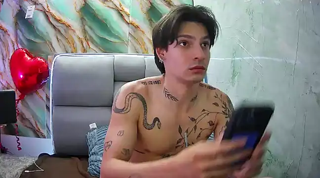 Apolo Hidalgo01 online show from February 9, 2025, 4:18 pm