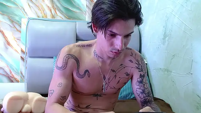 Apolo Hidalgo01 online show from February 23, 2025, 5:39 pm