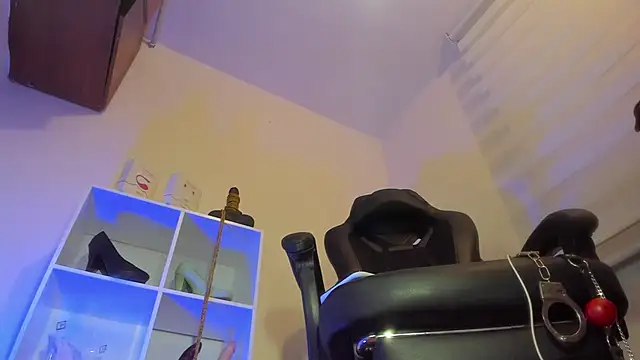 charlotte joliedart online show from September 18, 2025, 11:29 pm