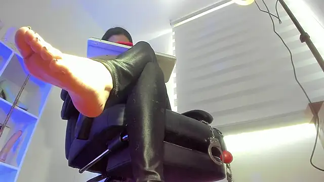 charlotte joliedart online show from September 19, 2025, 7:47 pm