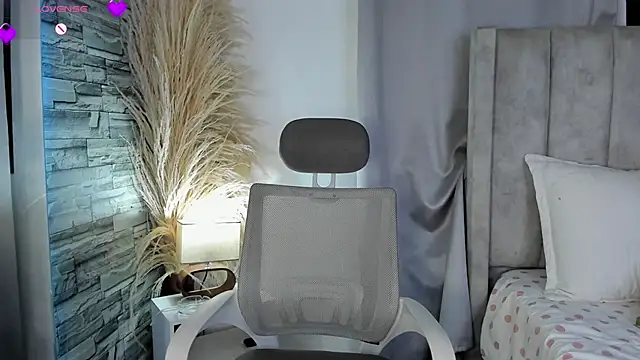 AmberGray  online show from June 6, 2026, 1:43 am