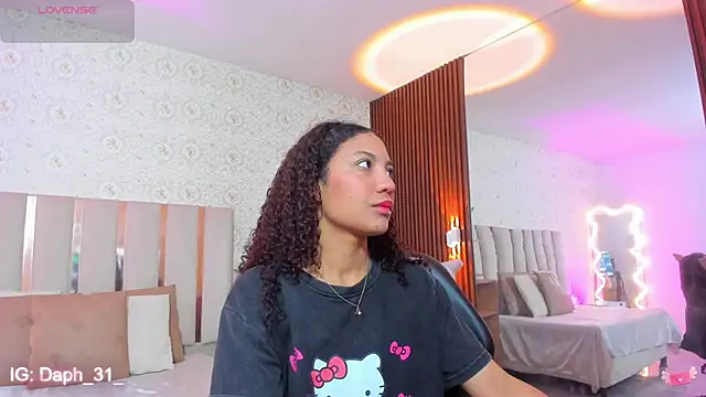 Daphnne tay online show from October 10, 2025, 3:27 am