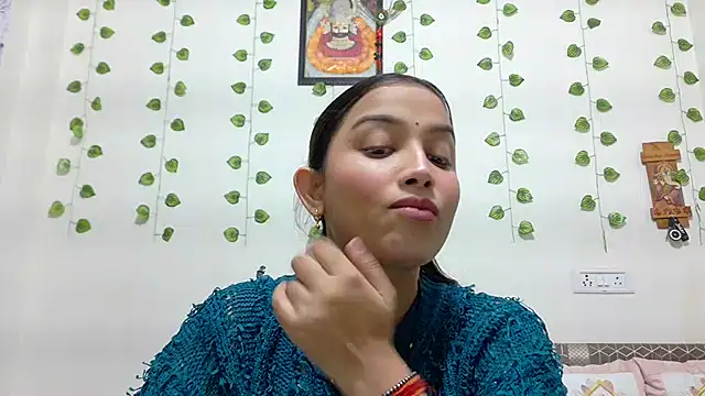 Aleena Rai online show from November 27, 2025, 6:32 pm