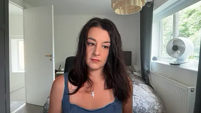 Snapshot of flatwhite0 chatting on August 6, 2026, 10:06 am flatwhite0 online show from August 6, 2026, 10:06 am