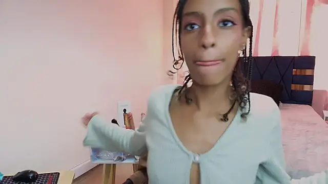 Zia Green online show from February 4, 2025, 3:26 pm