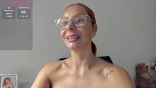 AvaCollinss online show from November 4, 2025, 7:35 pm