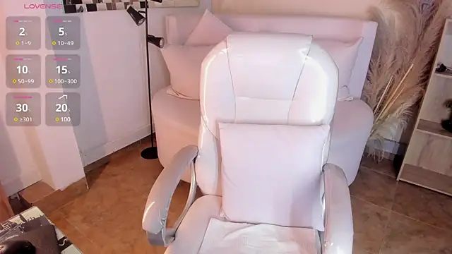 Amy Kiitty  online show from February 14, 2025, 11:09 pm