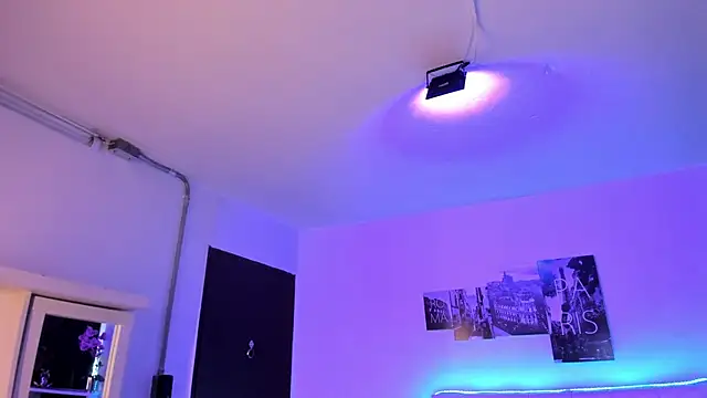 Amy Kiitty  online show from November 15, 2025, 12:45 pm