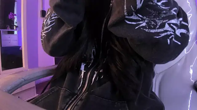 Amy Kiitty  online show from December 19, 2025, 12:56 pm