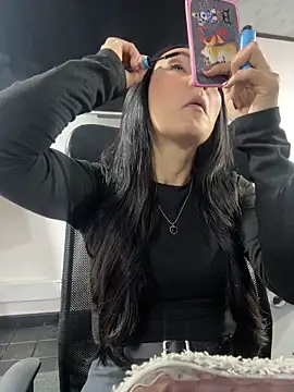 Amy Kiitty  online show from April 21, 2026, 1:06 pm