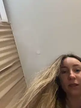 viviandaimond1 online show from February 4, 2025, 10:45 pm